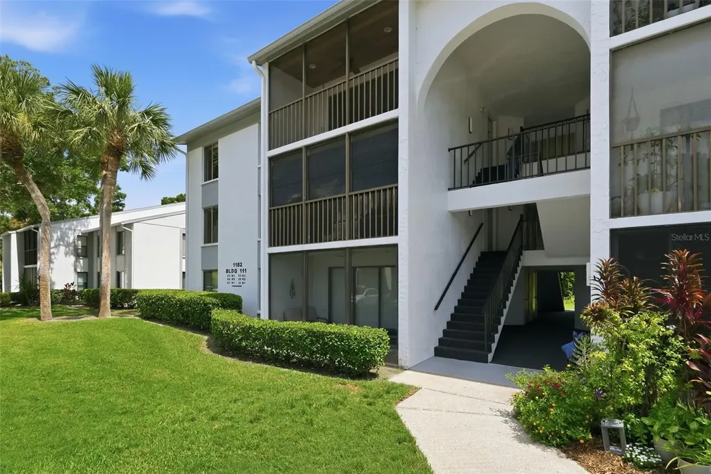 1182 Pine Ridge Circle W Tarpon Springs FL 34688