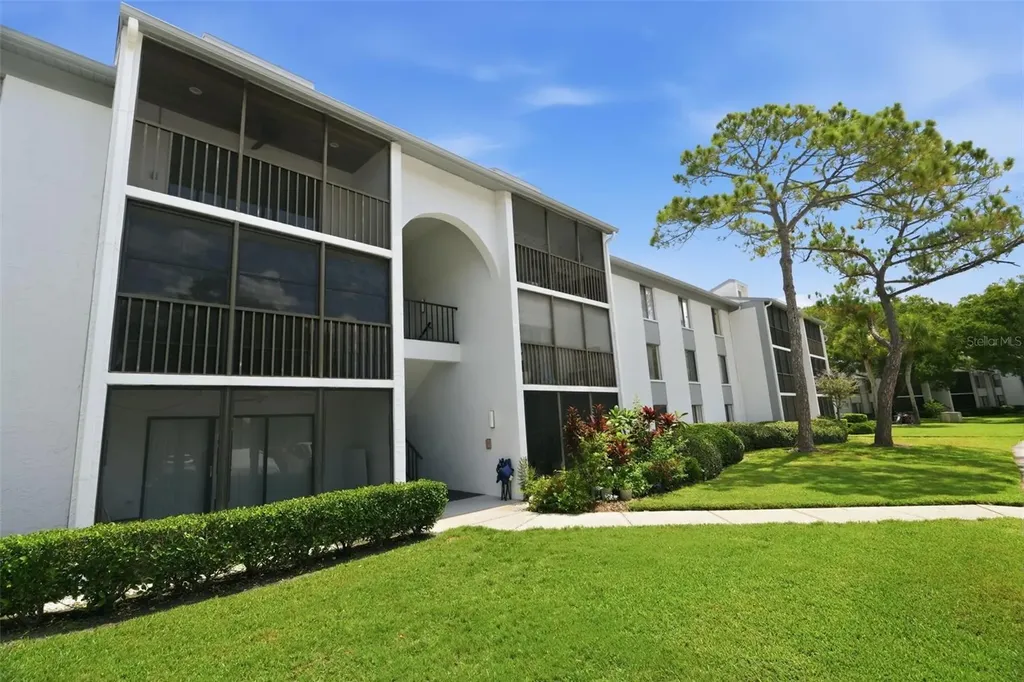 1182 Pine Ridge Circle W Tarpon Springs FL 34688