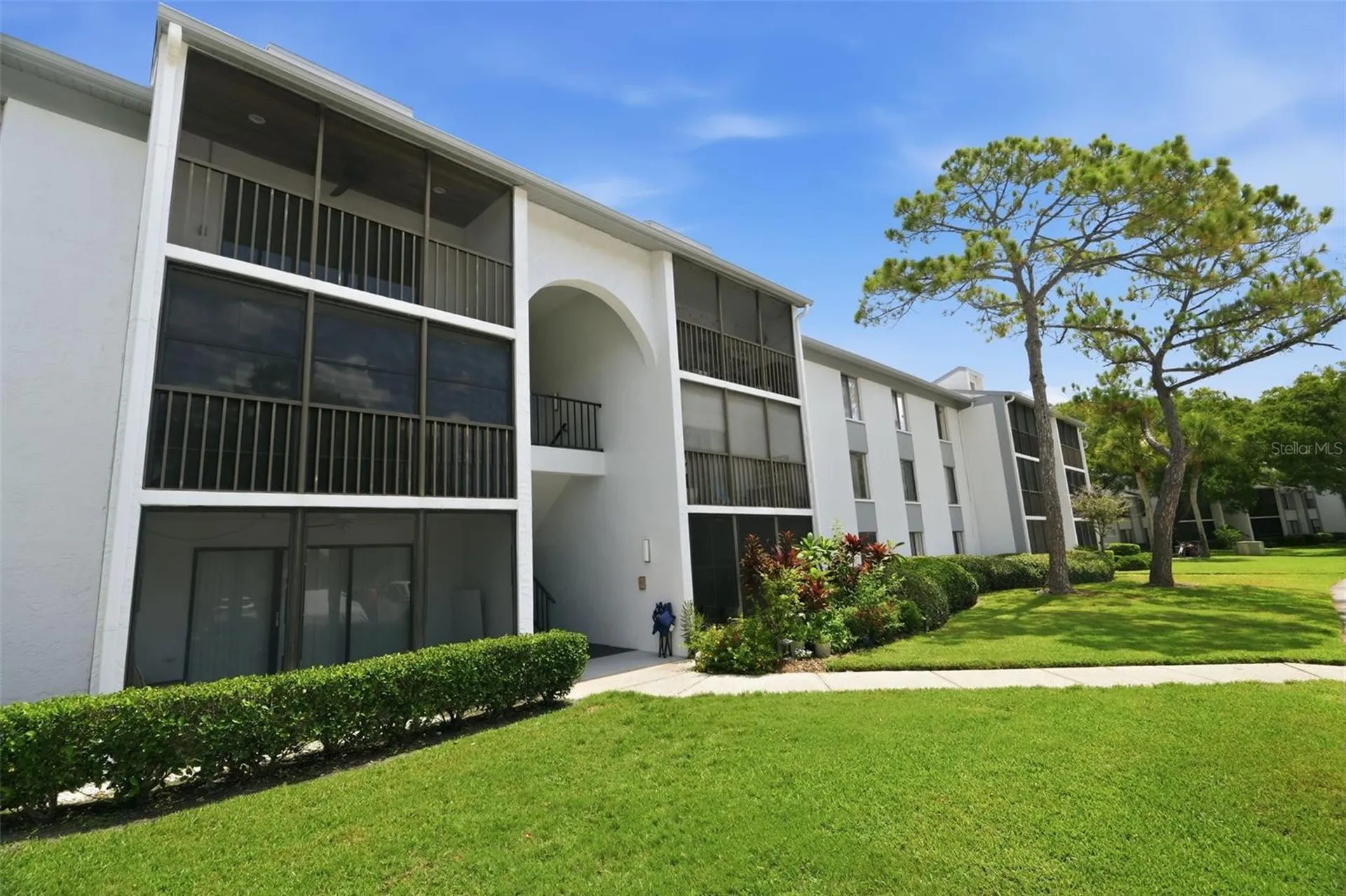 1182 Pine Ridge Circle W Tarpon Springs FL 34688