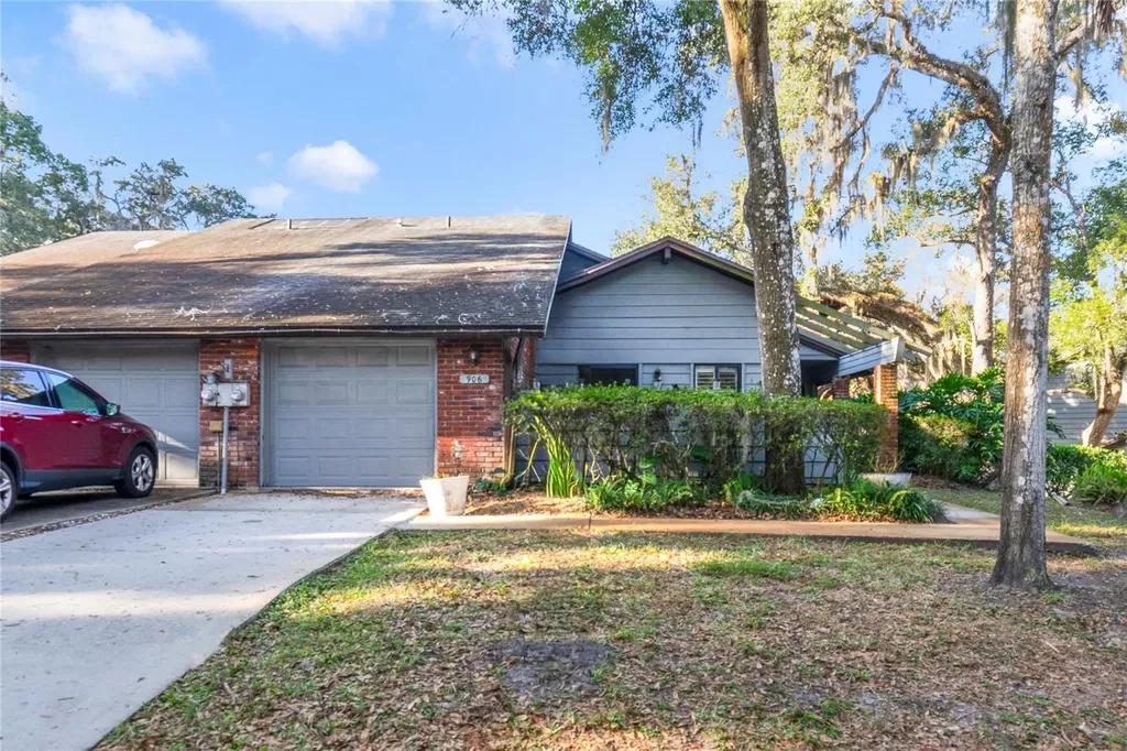 906 Village Green Road Deland FL 32720