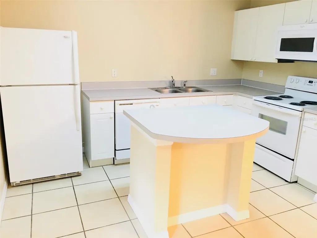 2764 Club Cortile Circle Kissimmee FL 34746