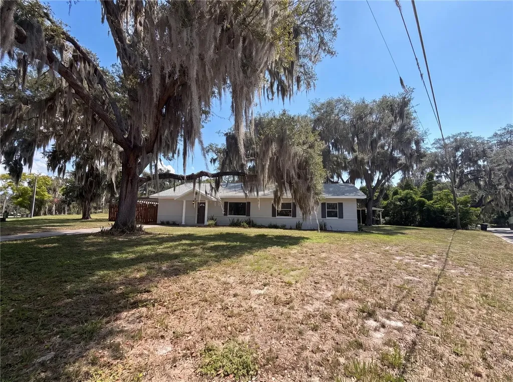 900 Oak Drive Leesburg FL 34748