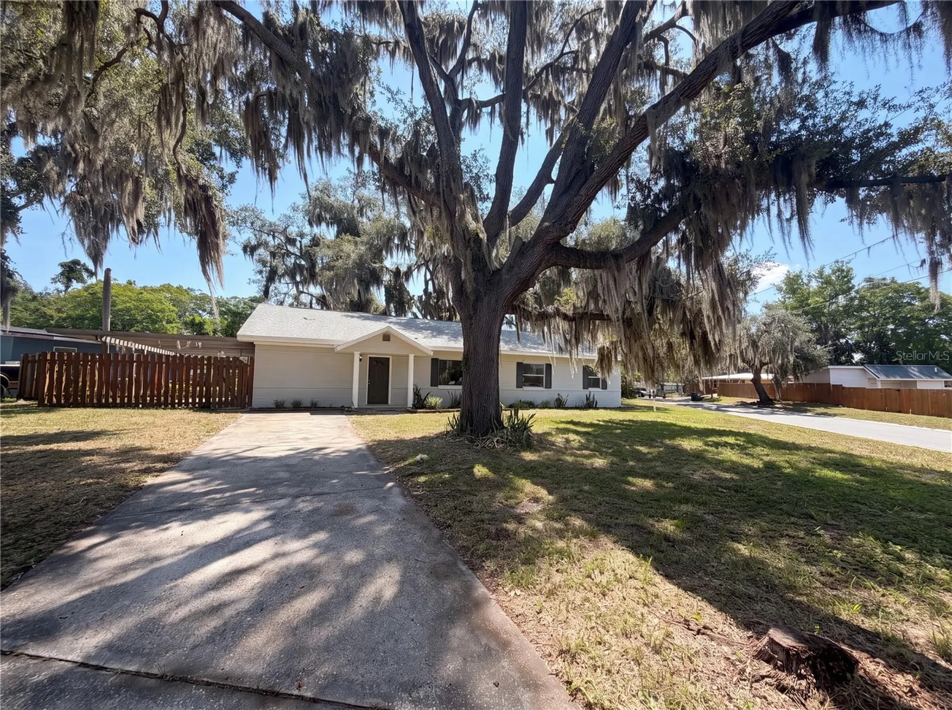 900 Oak Drive Leesburg FL 34748