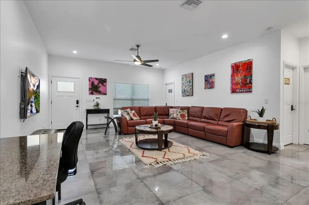 2402 W Fig Street Tampa FL 33609