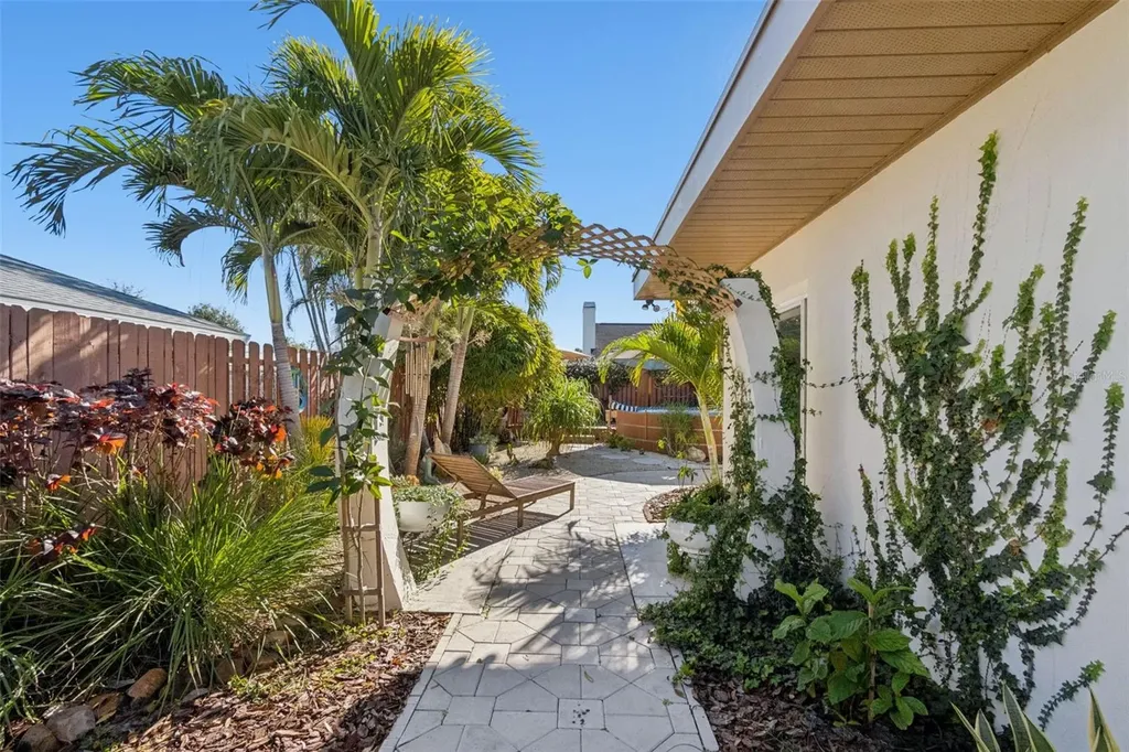 618 Whitfield Avenue Sarasota FL 34243