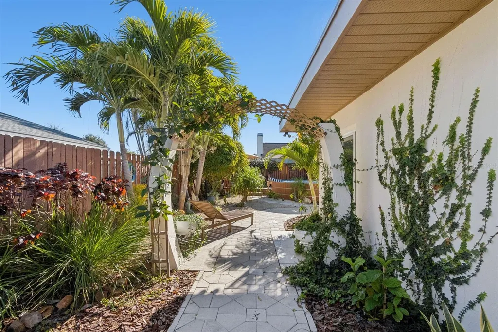 618 Whitfield Avenue Sarasota FL 34243