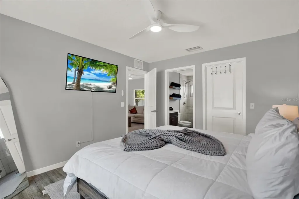 2011 Outer Drive Sarasota FL 34231