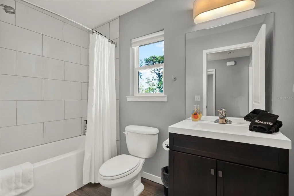 2011 Outer Drive Sarasota FL 34231