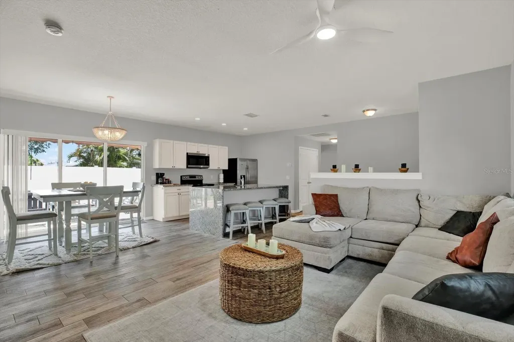 2011 Outer Drive Sarasota FL 34231