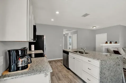 2011 Outer Drive Sarasota FL 34231