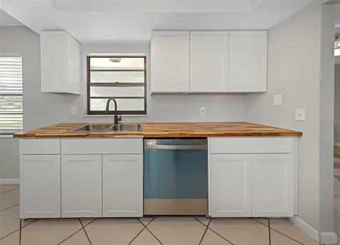 38811 James Court Zephyrhills FL 33540