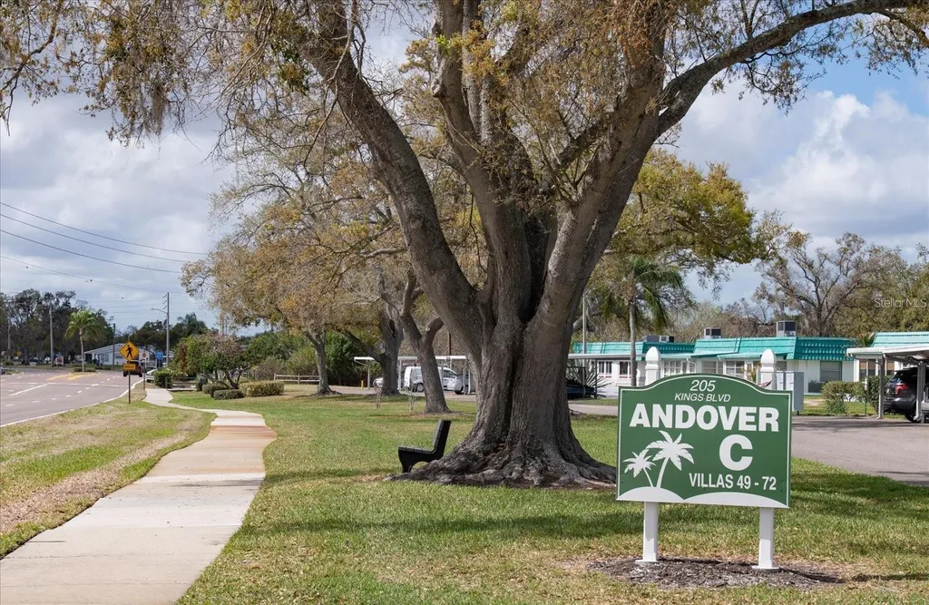 205 Kings Blvd Boulevard Sun City Center FL 33573
