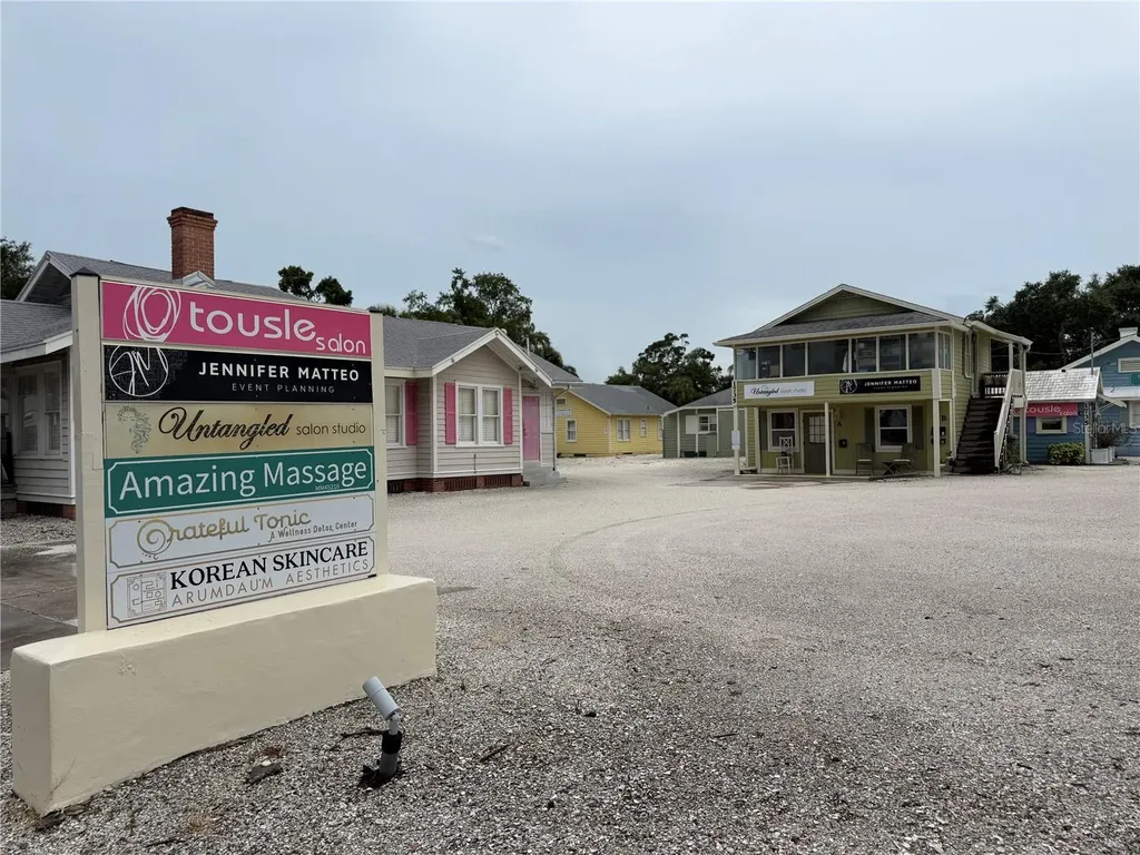 1735 Fruitville Road Sarasota FL 34236