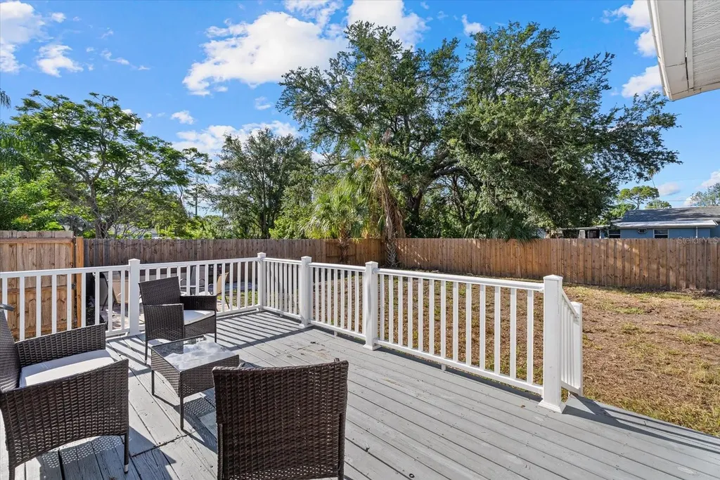 204 6th Avenue NW Ruskin FL 33570