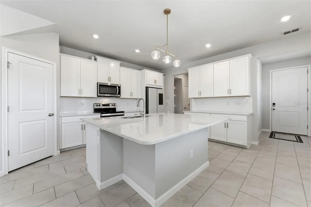 2587 Everglade Way Lutz FL 33558