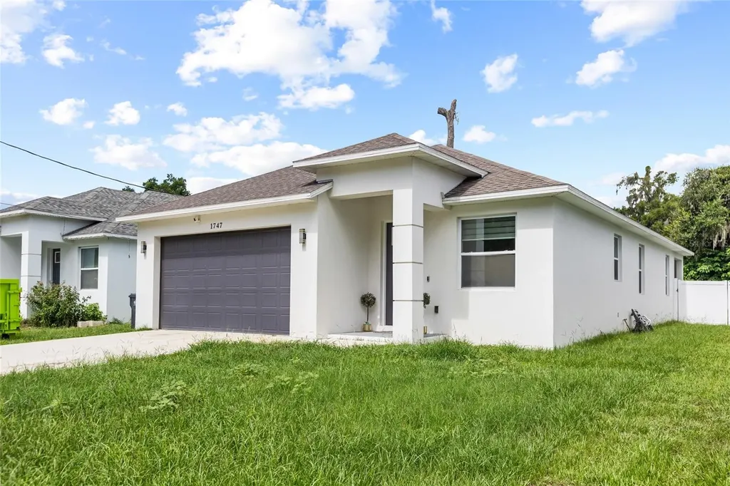 1747 S Oak Street Seffner FL 33584
