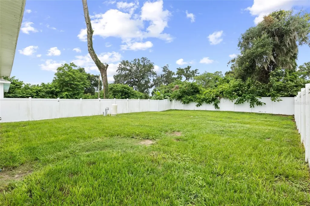 1747 S Oak Street Seffner FL 33584