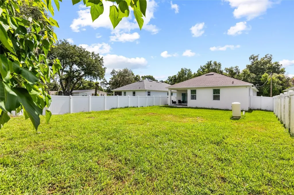 1747 S Oak Street Seffner FL 33584