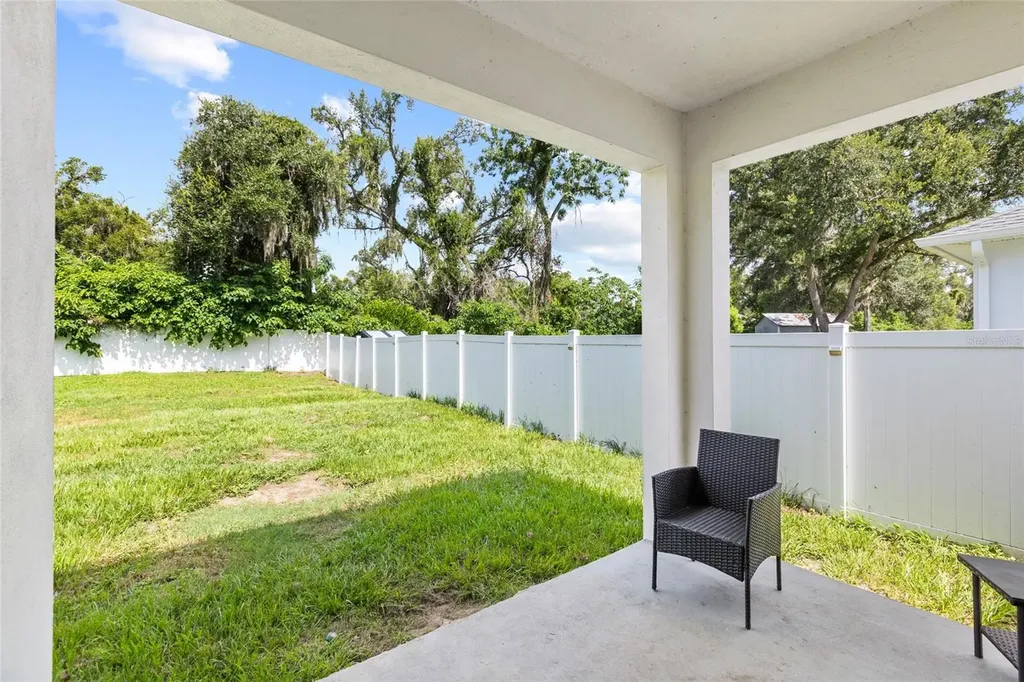 1747 S Oak Street Seffner FL 33584