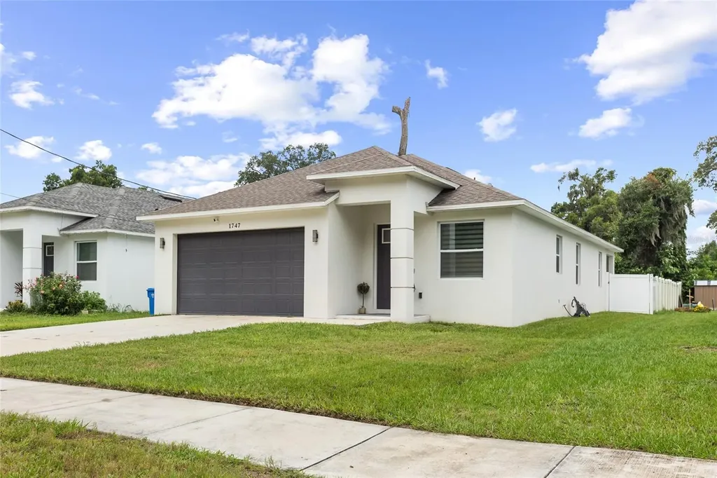 1747 S Oak Street Seffner FL 33584