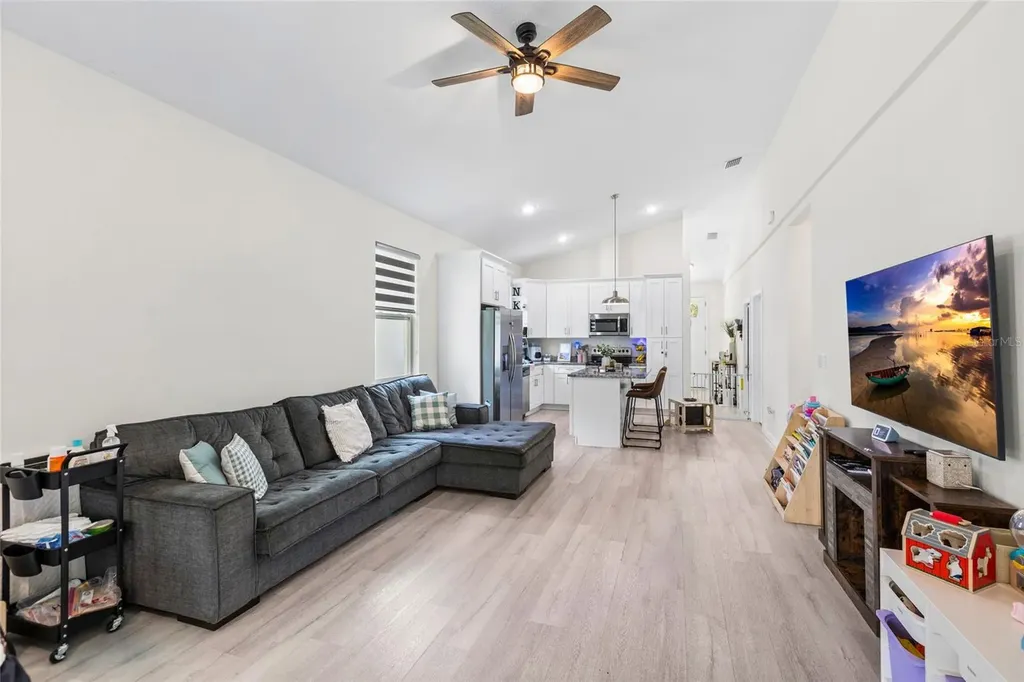 1747 S Oak Street Seffner FL 33584