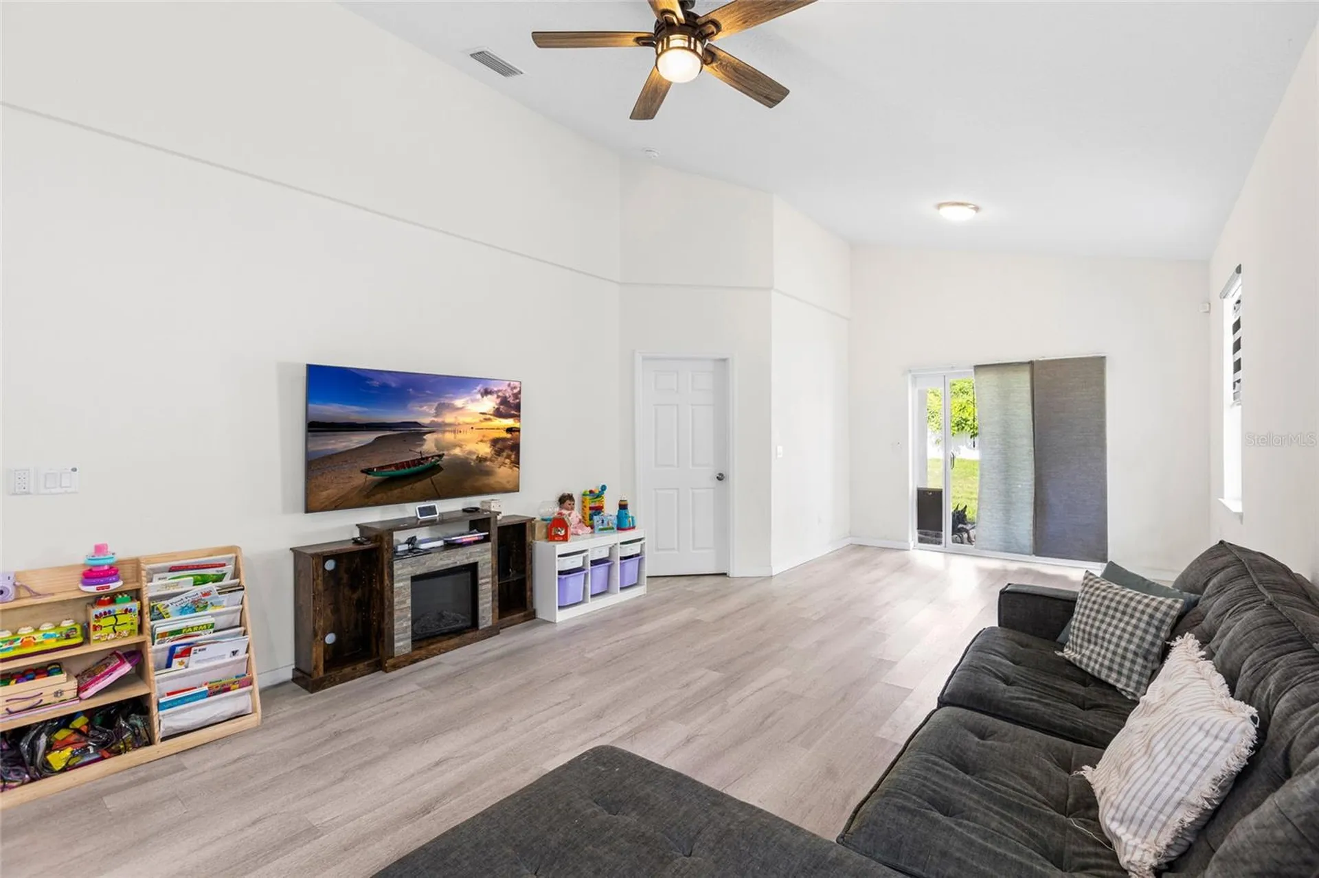 1747 S Oak Street Seffner FL 33584