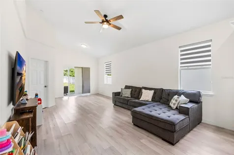1747 S Oak Street Seffner FL 33584