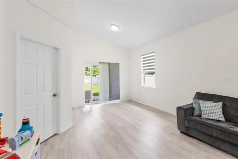 1747 S Oak Street Seffner FL 33584