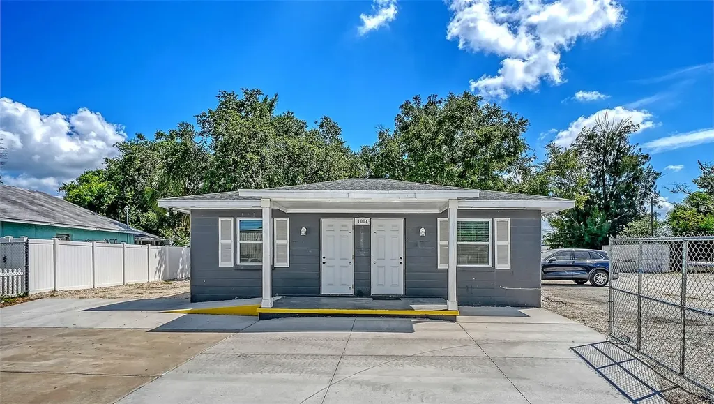 1004 27th Avenue W Bradenton FL 34205