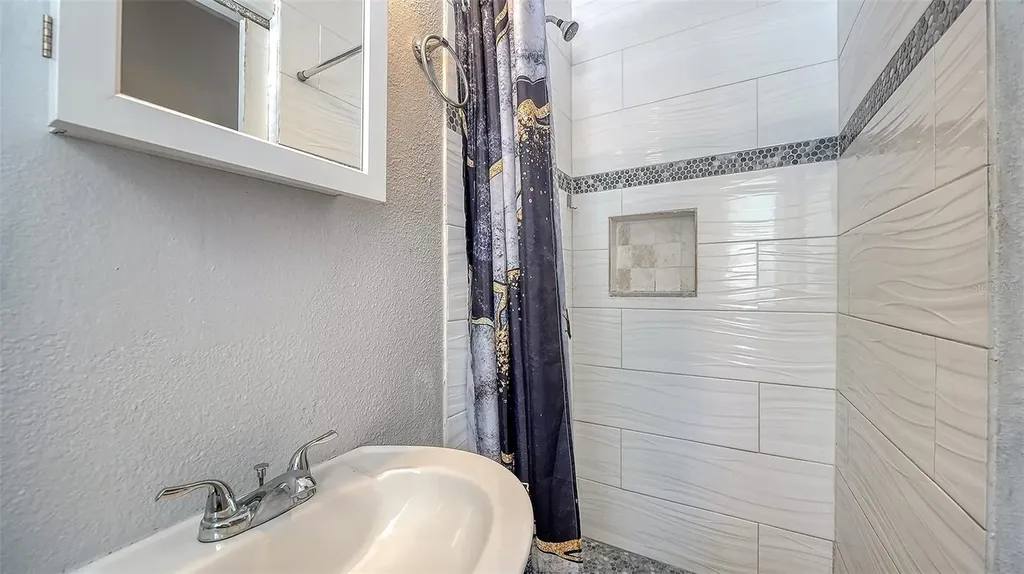 1004 27th Avenue W Bradenton FL 34205