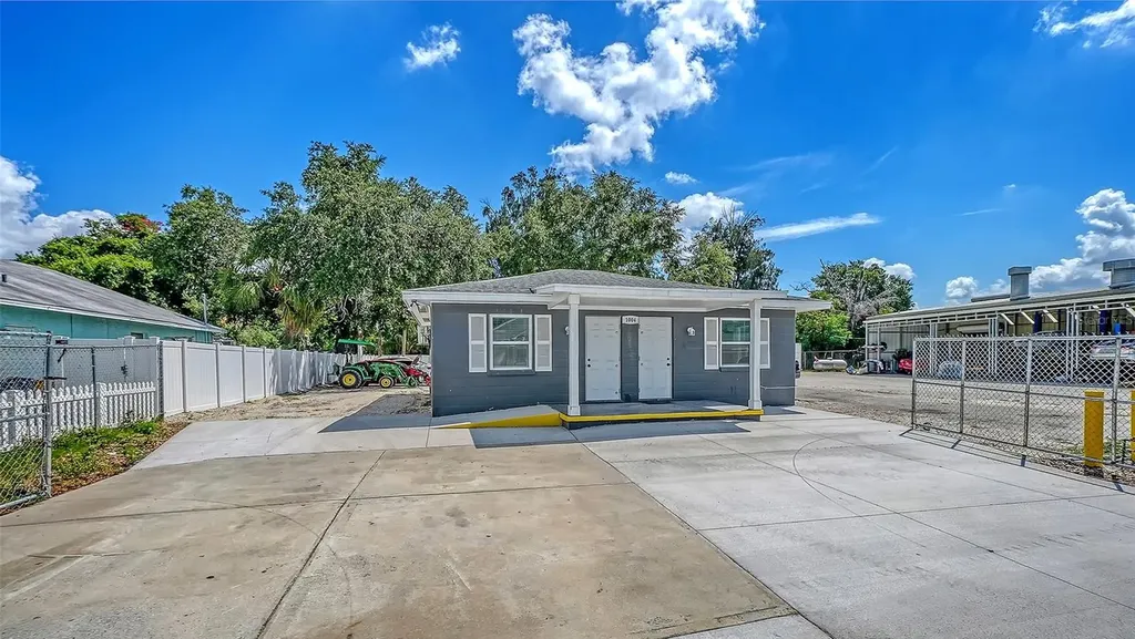1004 27th Avenue W Bradenton FL 34205
