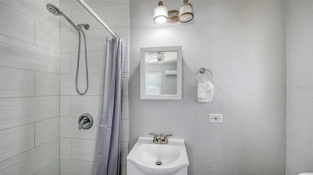 1004 27th Avenue W Bradenton FL 34205