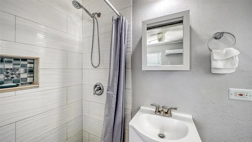 1004 27th Avenue W Bradenton FL 34205