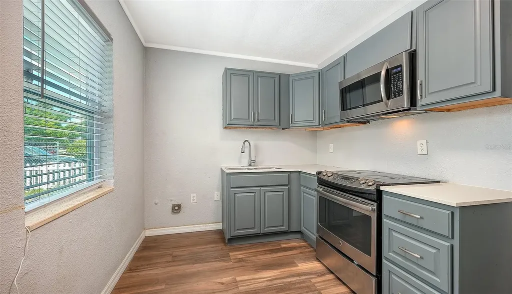 1004 27th Avenue W Bradenton FL 34205