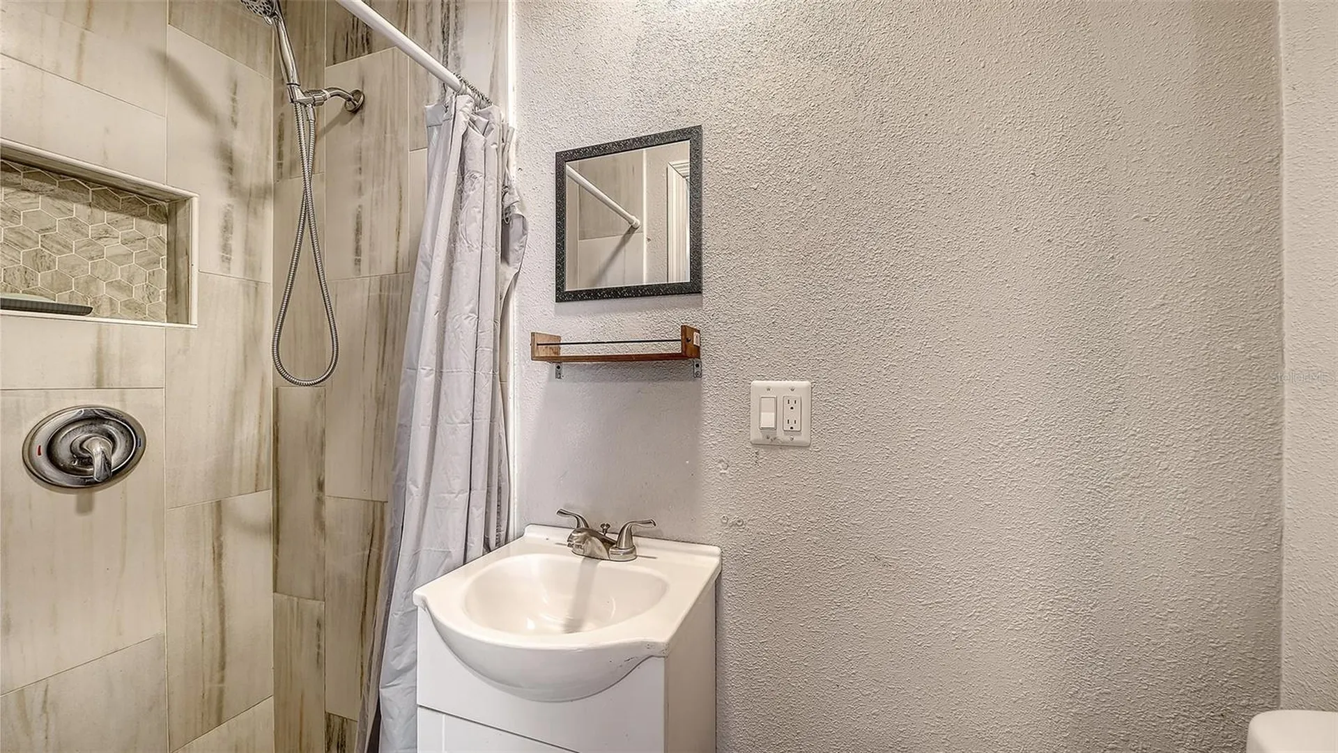 1004 27th Avenue W Bradenton FL 34205