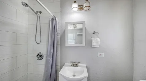 1004 27th Avenue W Bradenton FL 34205