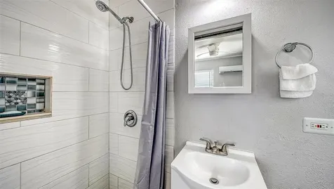 1004 27th Avenue W Bradenton FL 34205