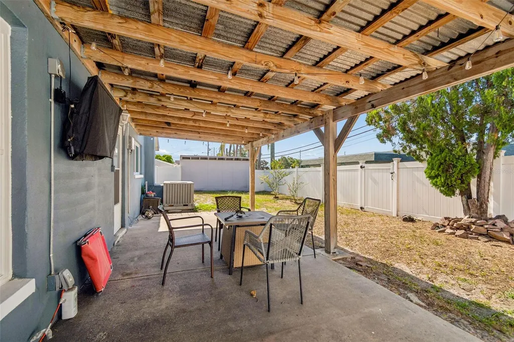 10748 Village Green Avenue Seminole FL 33772