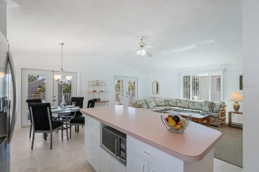 2804 Avenue C Holmes Beach FL 34217