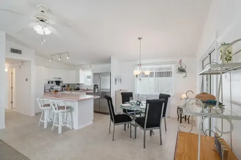 2804 Avenue C Holmes Beach FL 34217
