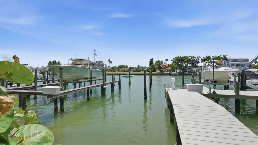 910 Pinellas Bayway S Tierra Verde FL 33715