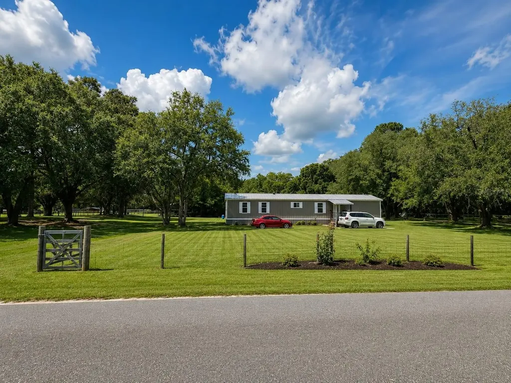 21771 SE 62nd Street Morriston FL 32668