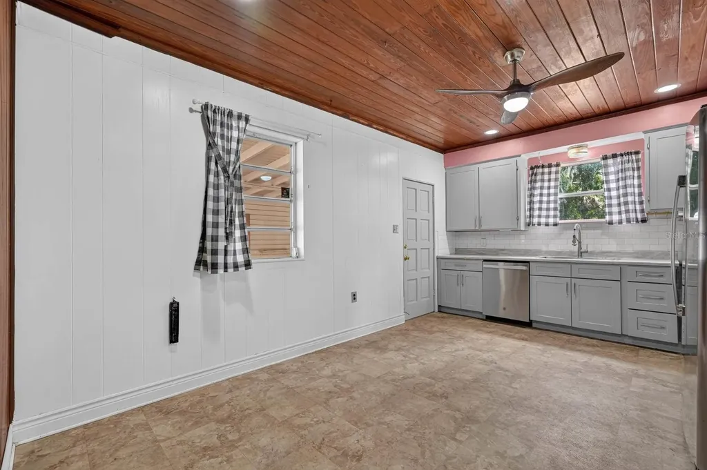 131 Dunn Avenue San Mateo FL 32187