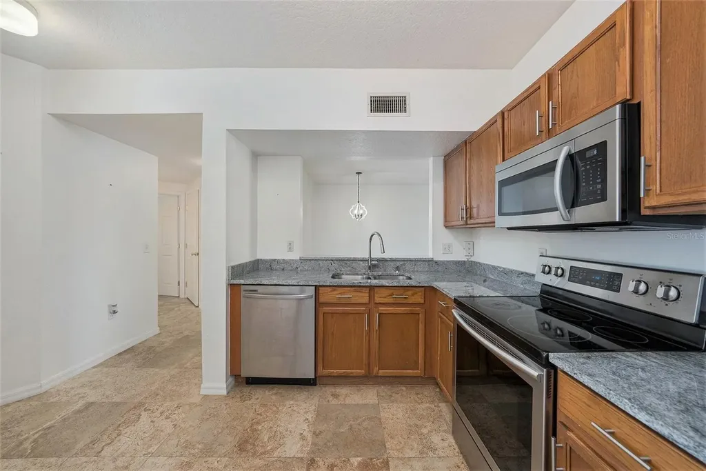 6011 Skydale Way Riverview FL 33578
