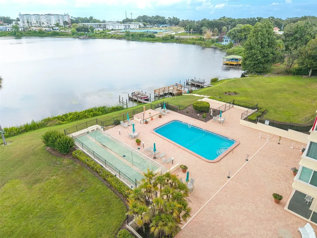 700 Mirror Terrace NW Winter Haven FL 33881