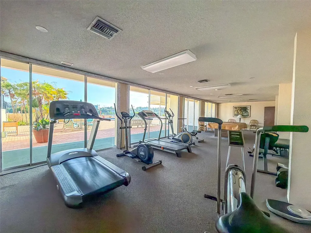 700 Mirror Terrace NW Winter Haven FL 33881