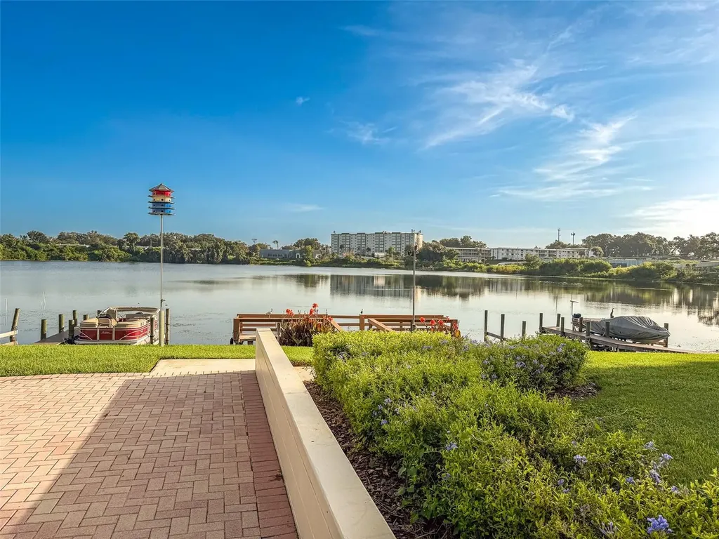 700 Mirror Terrace NW Winter Haven FL 33881