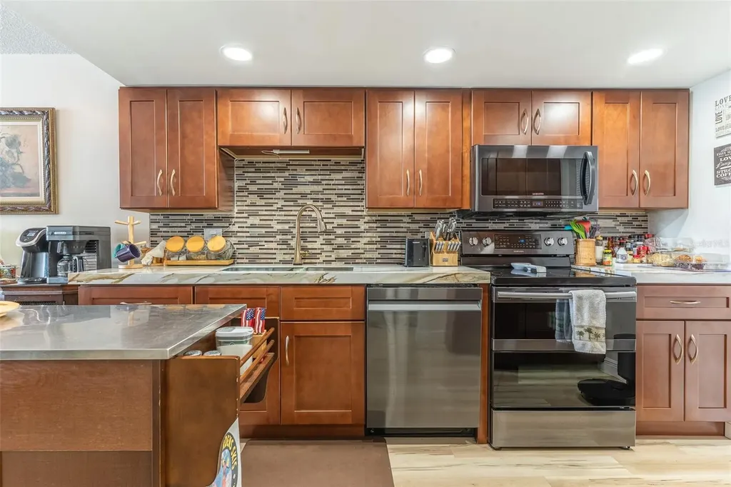 700 Mirror Terrace NW Winter Haven FL 33881