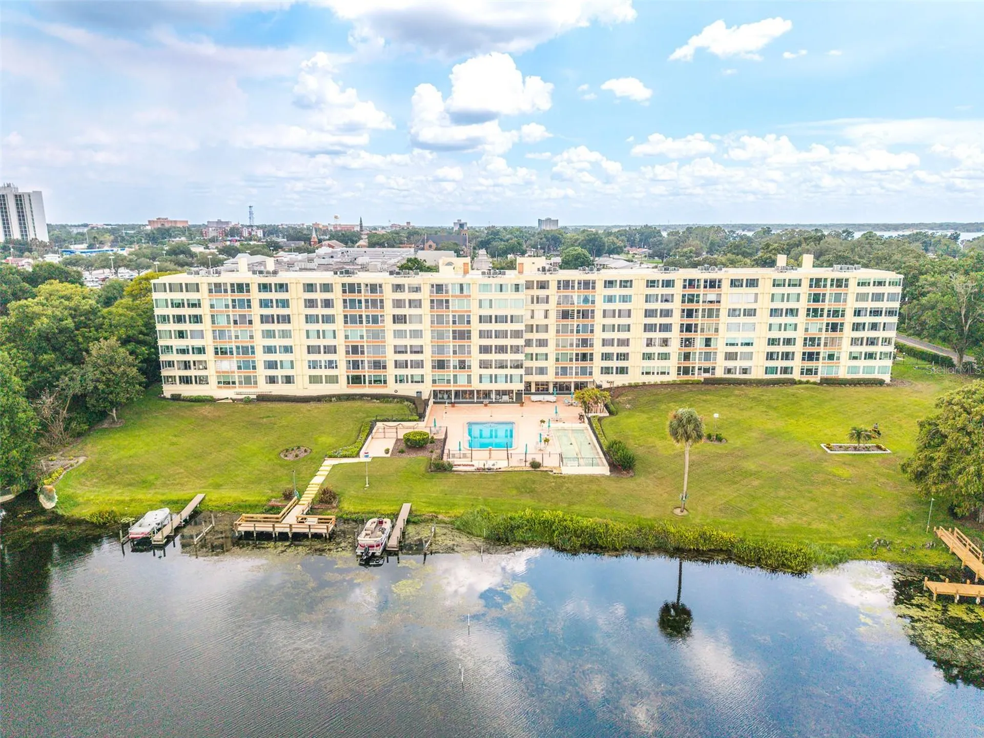 700 Mirror Terrace NW Winter Haven FL 33881