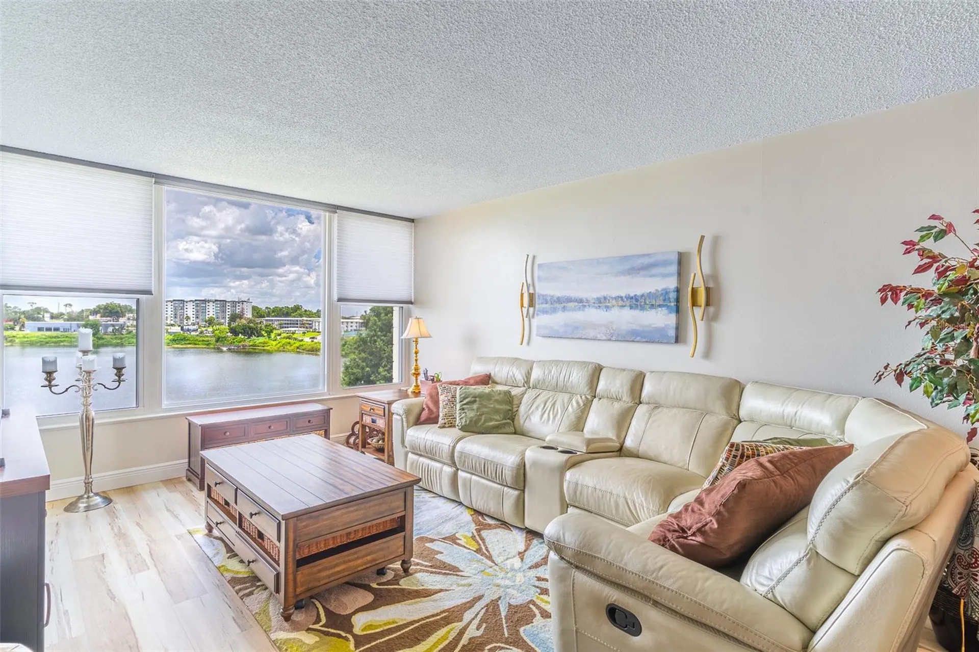 700 Mirror Terrace NW Winter Haven FL 33881